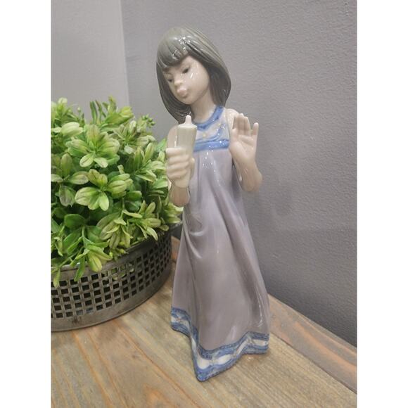 Lladro "QUIET EVENING" Figurine #5606 7 3/4" Tall w/Original Box - Picture 1 of 7
